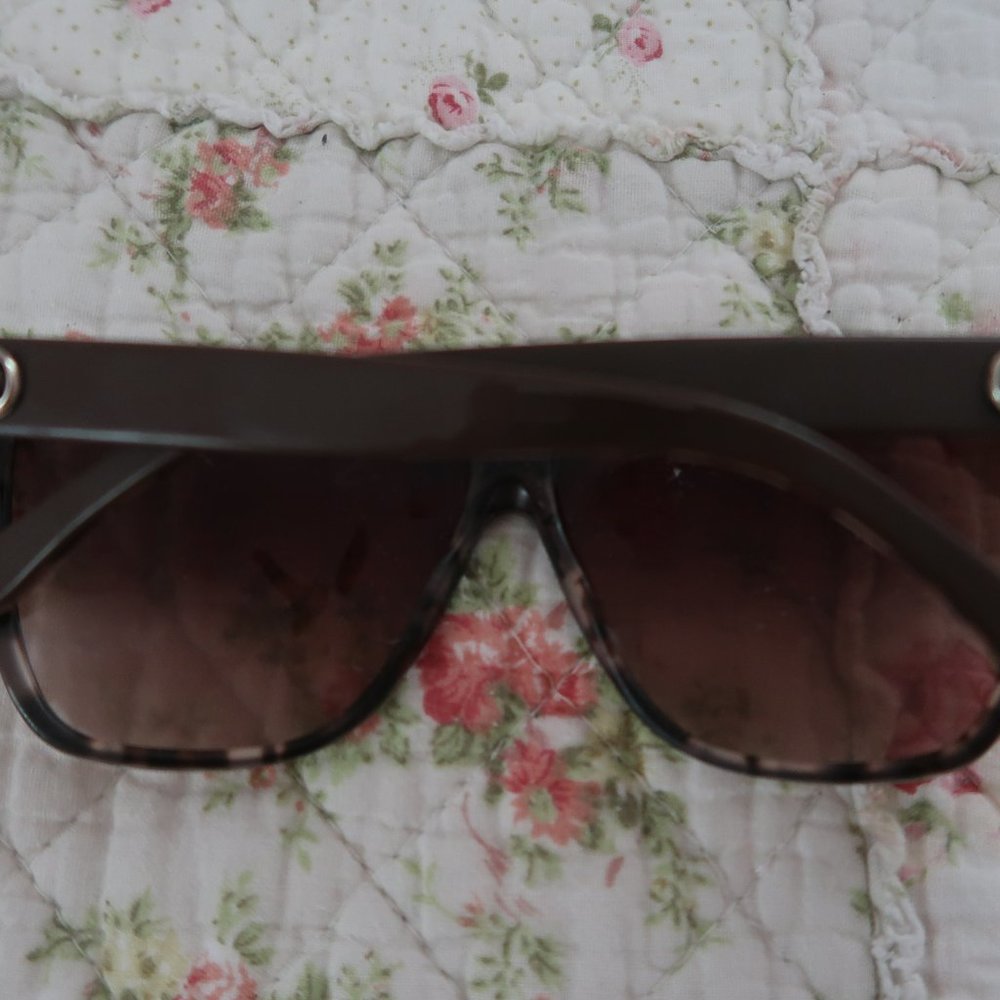 Authentic Gucci Tortoise Oversized Sunglasses Gg3… - image 4